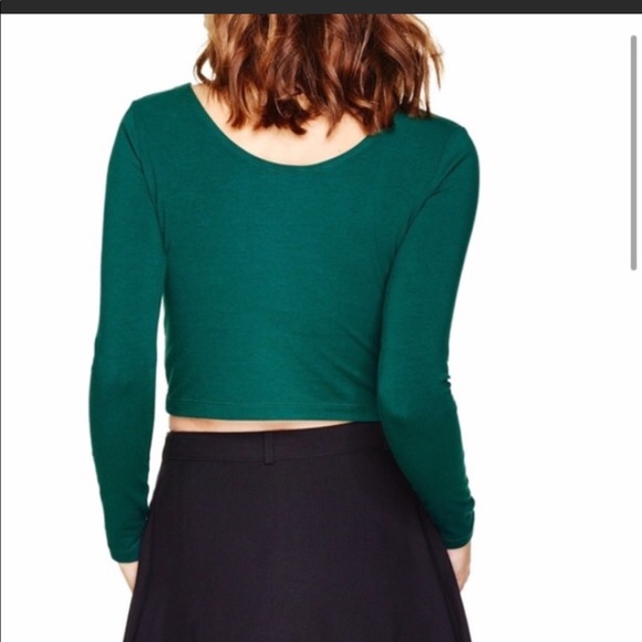 Emerald Green ARITZIA TALULA Mellus Cropped long sleeve T-shirt size S - Picture 7 of 7